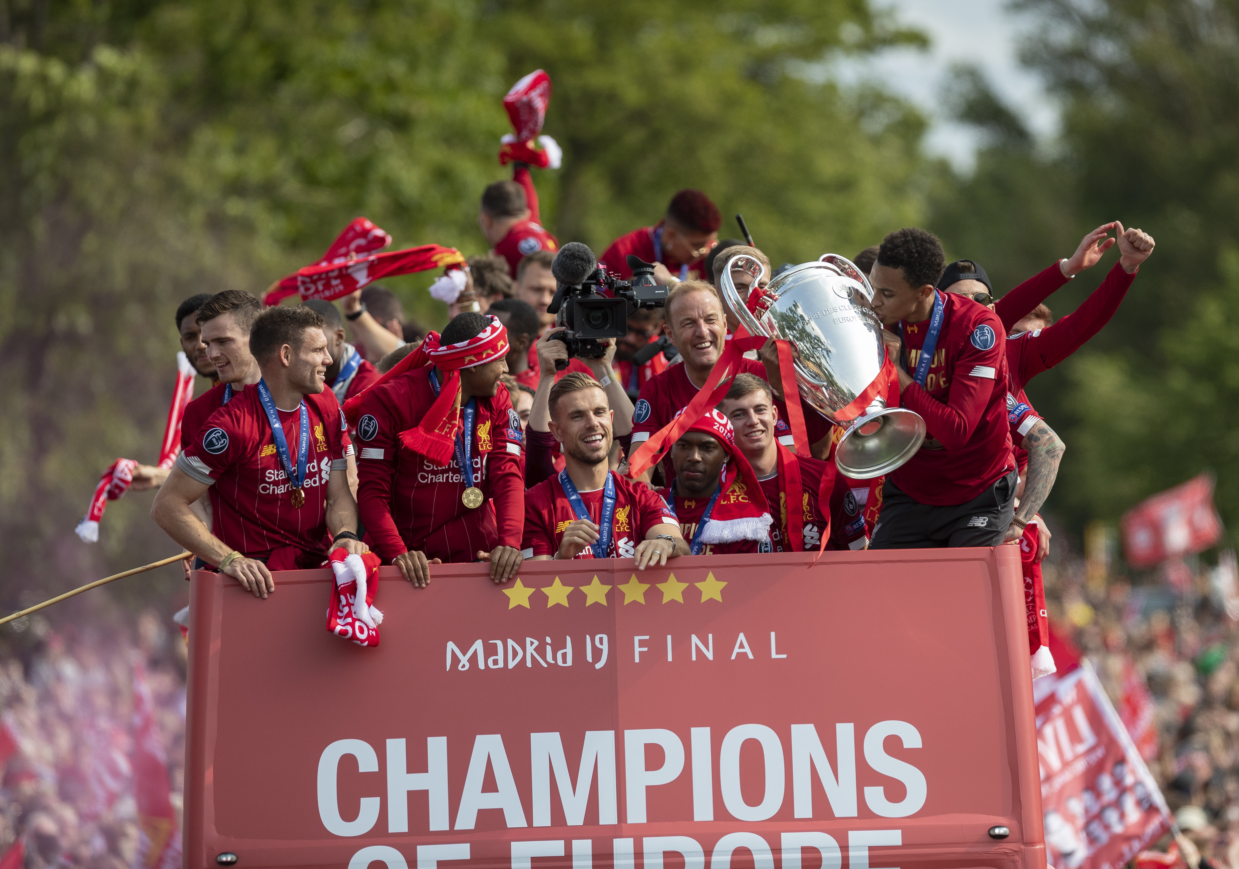 解说国安这场亚冠，真能给你气出好歹龙队从第一场平...（国安亚冠赛后解读：看得人直冒火，龙队自首战平局起就不在状态）