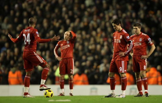 三连冠！上海海港加冕2025赛季中超冠军，摘下队史中超第四星（三连霸！上海海港问鼎2025中超，队史第四星到手）