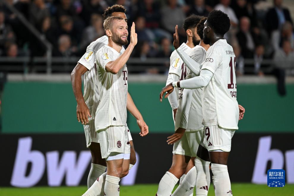 罗马诺：曼联已与内维斯的经纪人交谈，但还没有和新月正式谈判（罗马诺：曼联已接触内维斯经纪人，暂未与新月展开正式谈判）