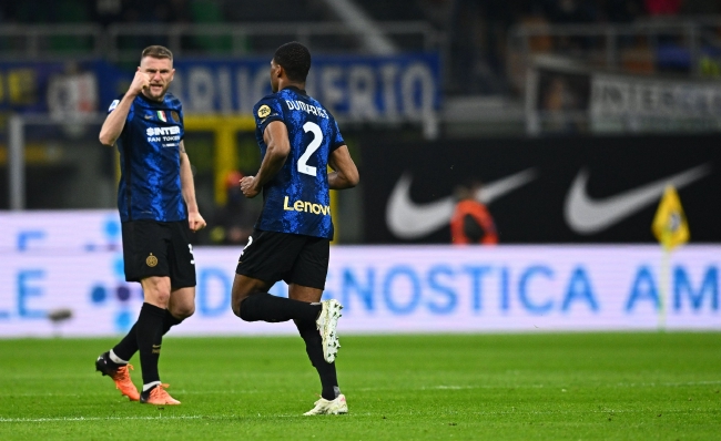 德媒：法兰克福对阵巴萨前召开会议，担心球队会遭遇惨案（德媒：法兰克福战巴萨赛前紧急会议，忧球队或遭惨败）