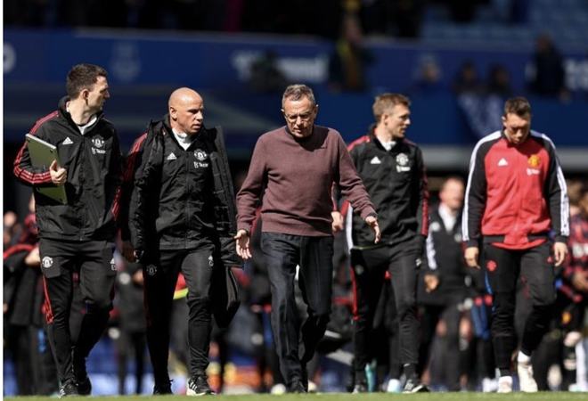 意媒主编：霍伊伦有一种证明自己的心态；他还需学习串联组织（意媒总编：霍伊伦渴望自证，串联组织能力仍需提升）