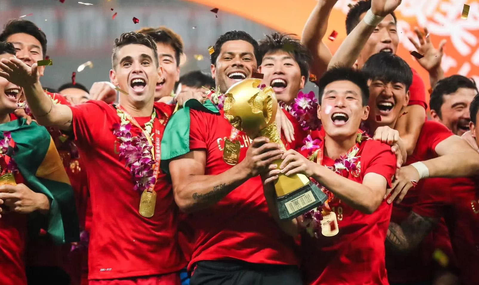 马卡：39岁亚马尔父亲疑似与23岁女友订婚，她仅比亚马尔大5岁（马卡：传39岁亚马尔父亲与23岁女友订婚，女方仅比亚马尔大5岁）