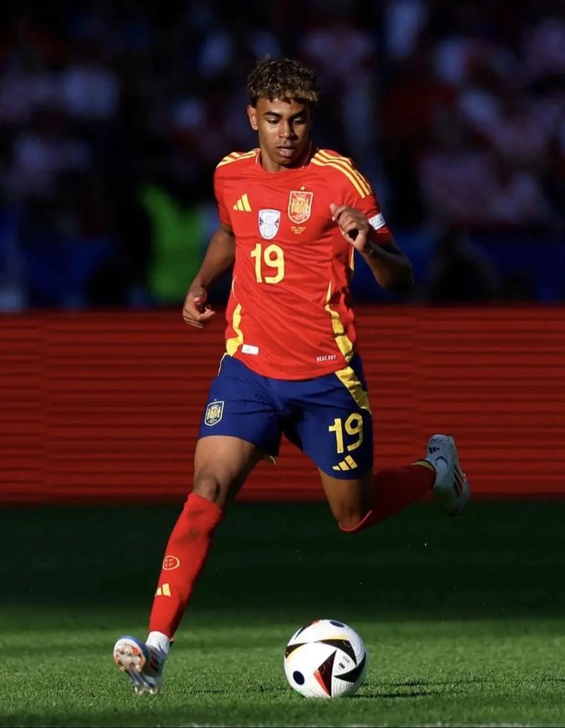 哈兰德斩获英超100球：足球把我带到了从未想象的地方（哈兰德英超百球达成：足球带我抵达未曾设想的高度）