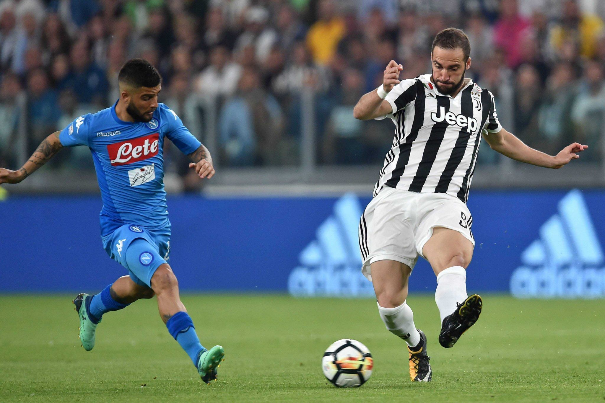 卡拉格：斯凯利是天才球员，对他未入选英格兰大名单感到惊讶（卡拉格盛赞斯凯利天赋异禀，惊讶其无缘英格兰大名单）