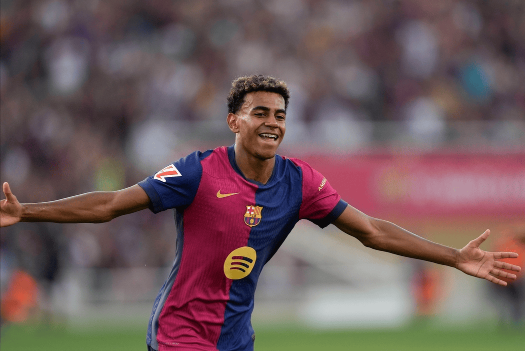 巴萨2026-27赛季复古球衣曝光：黑色主色调，青绿色粉色渐变条纹（巴萨2026／27赛季复古球衣曝光：主打黑色，青绿粉渐变条纹）